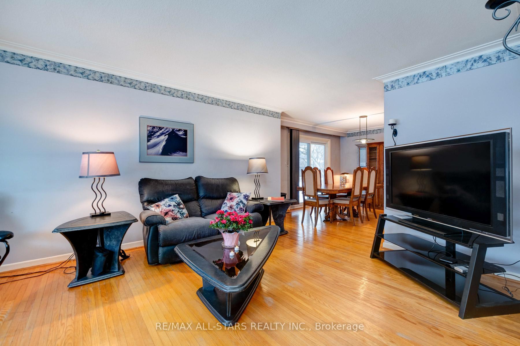 Photo 13 of 64 Southdale Drive, Markham, Bullock — HOMEH