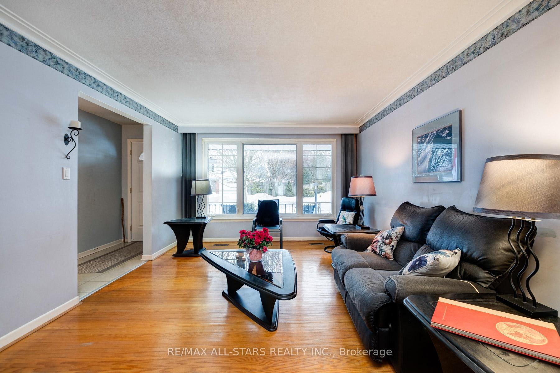 Photo 12 of 64 Southdale Drive, Markham, Bullock — HOMEH