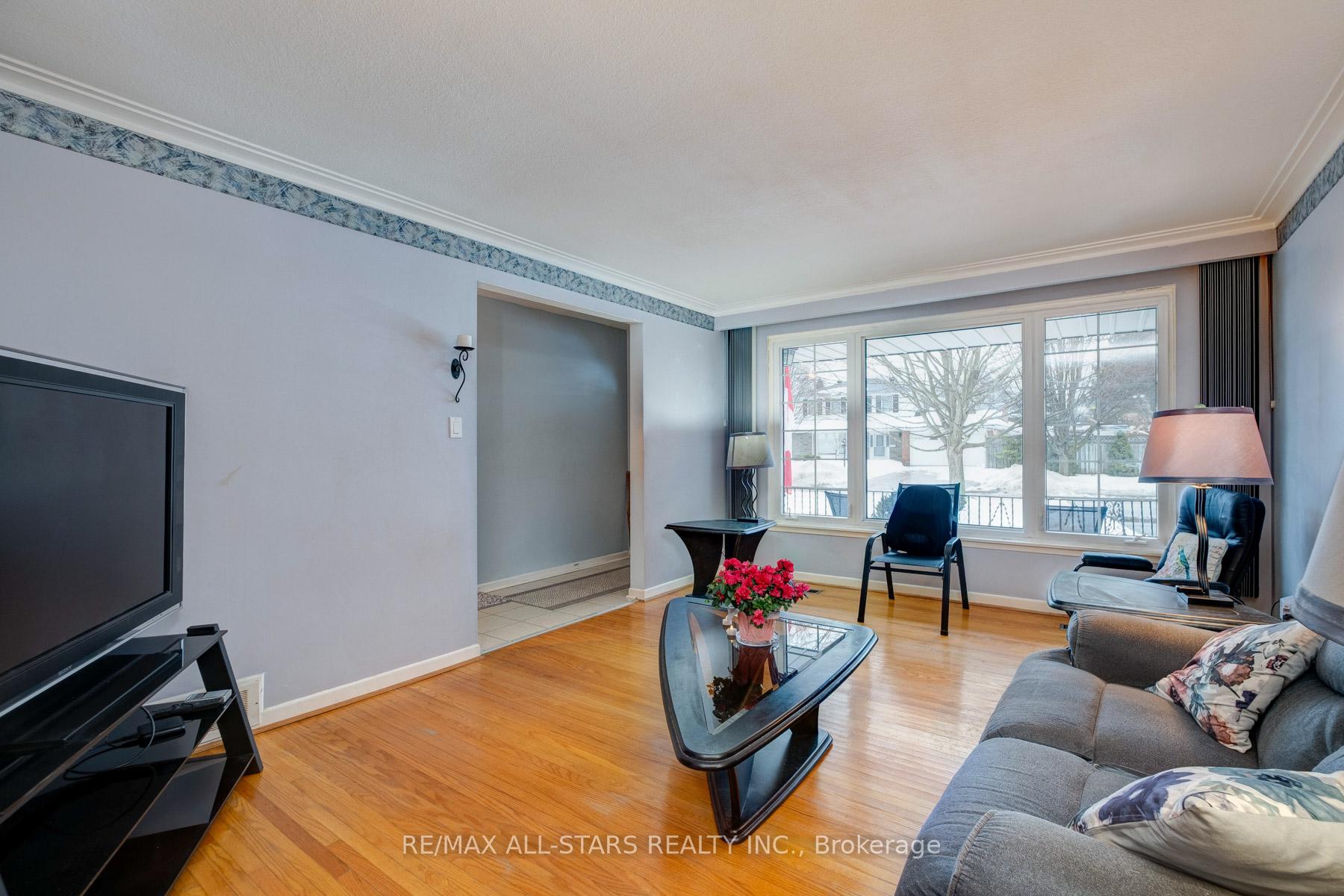 Photo 9 of 64 Southdale Drive, Markham, Bullock — HOMEH