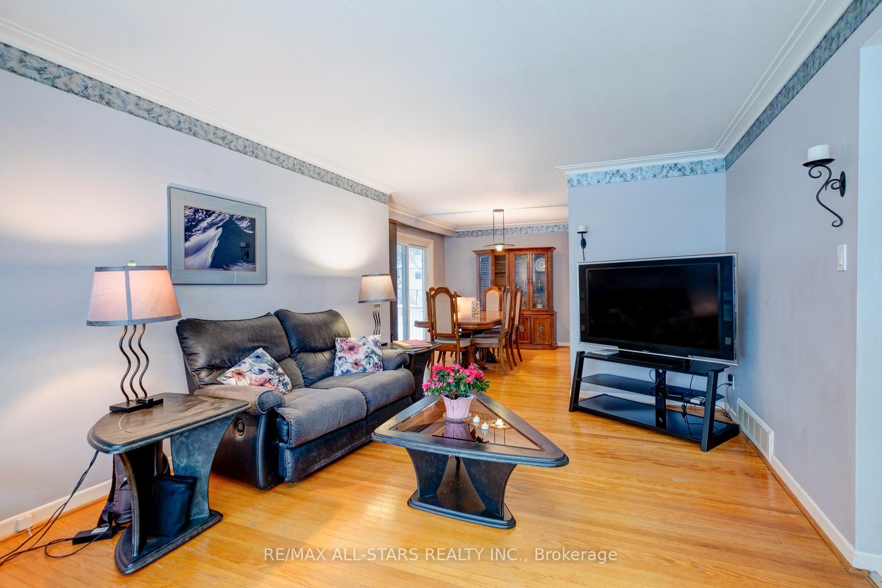 Photo 11 of 64 Southdale Drive, Markham, Bullock — HOMEH