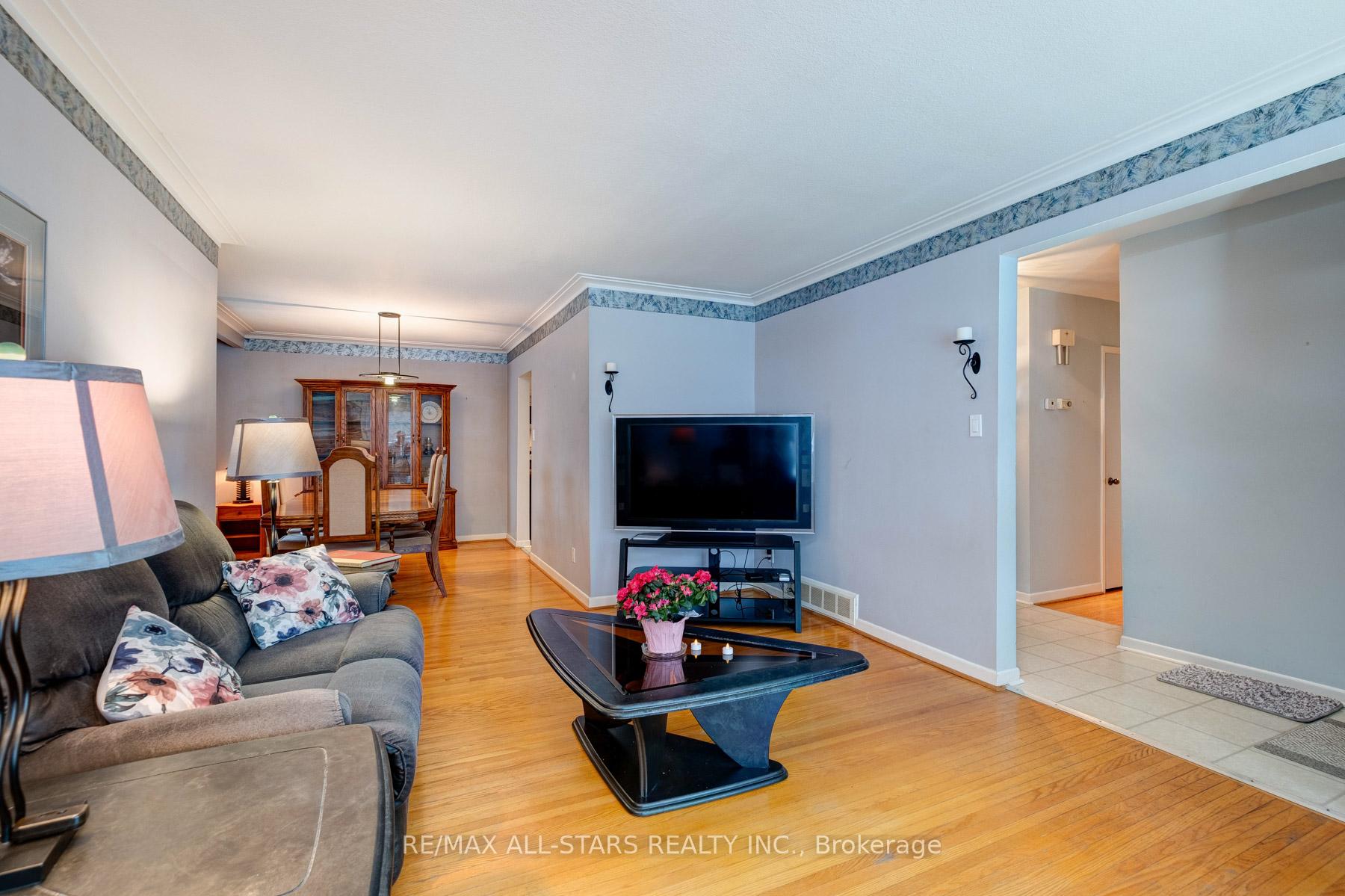 Photo 15 of 64 Southdale Drive, Markham, Bullock — HOMEH