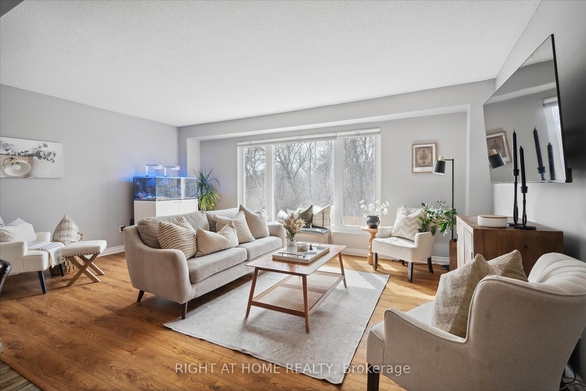 Photo 2 of 522 Camelot Drive, Oshawa, Eastdale — HOMEH