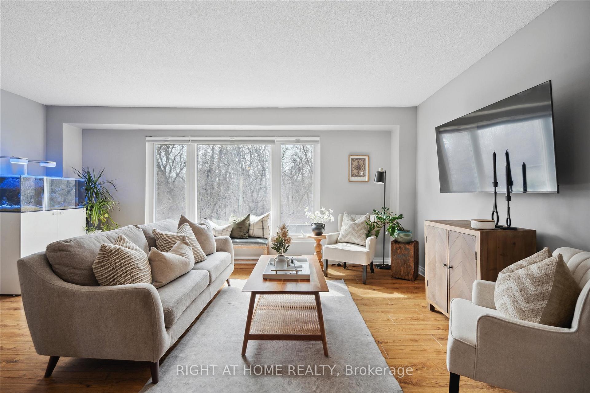 Photo 4 of 522 Camelot Drive, Oshawa, Eastdale — HOMEH
