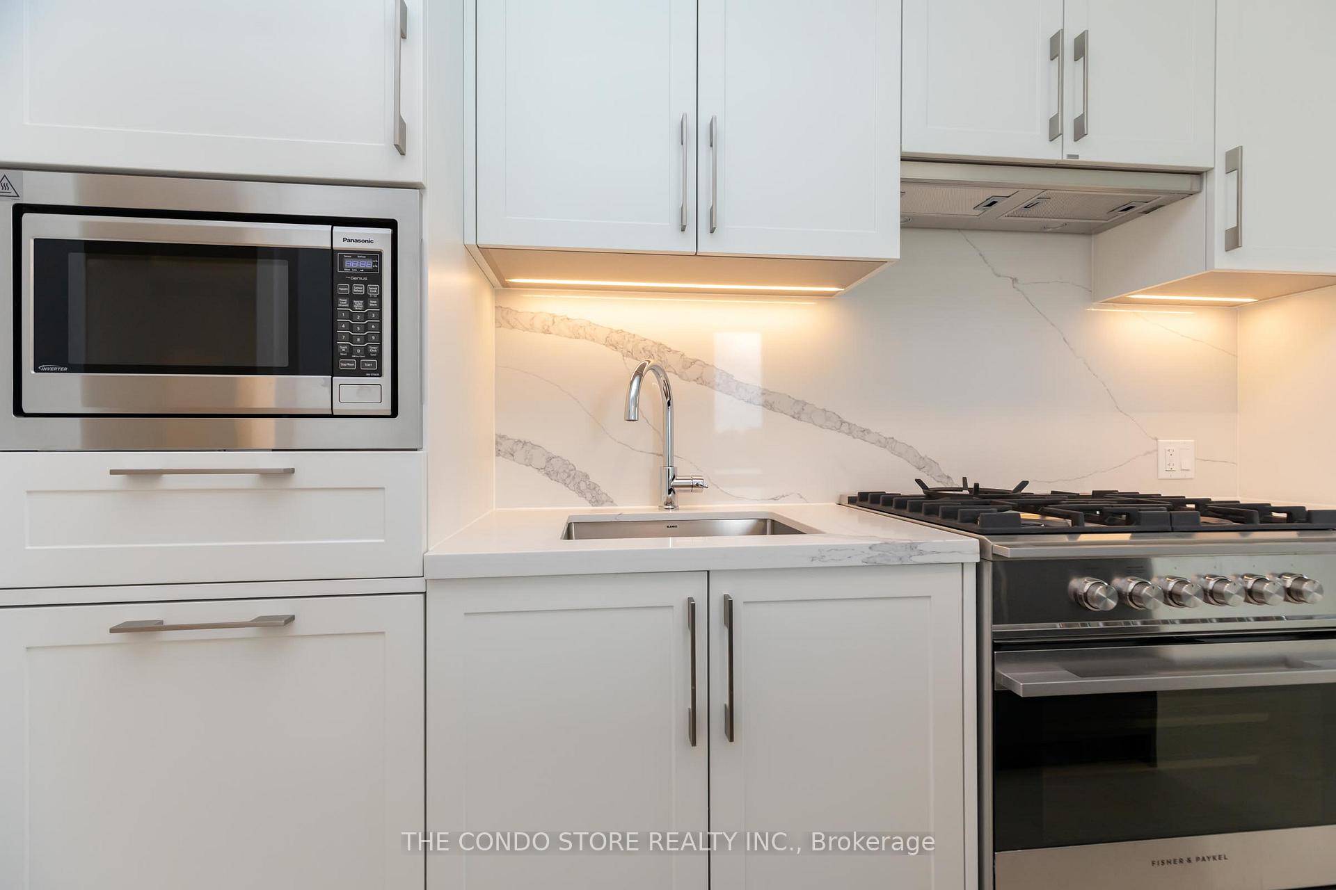 Photo 12 of Unit 707, 8 Manor Road W, Toronto, Yonge-Eglinton — HOMEH