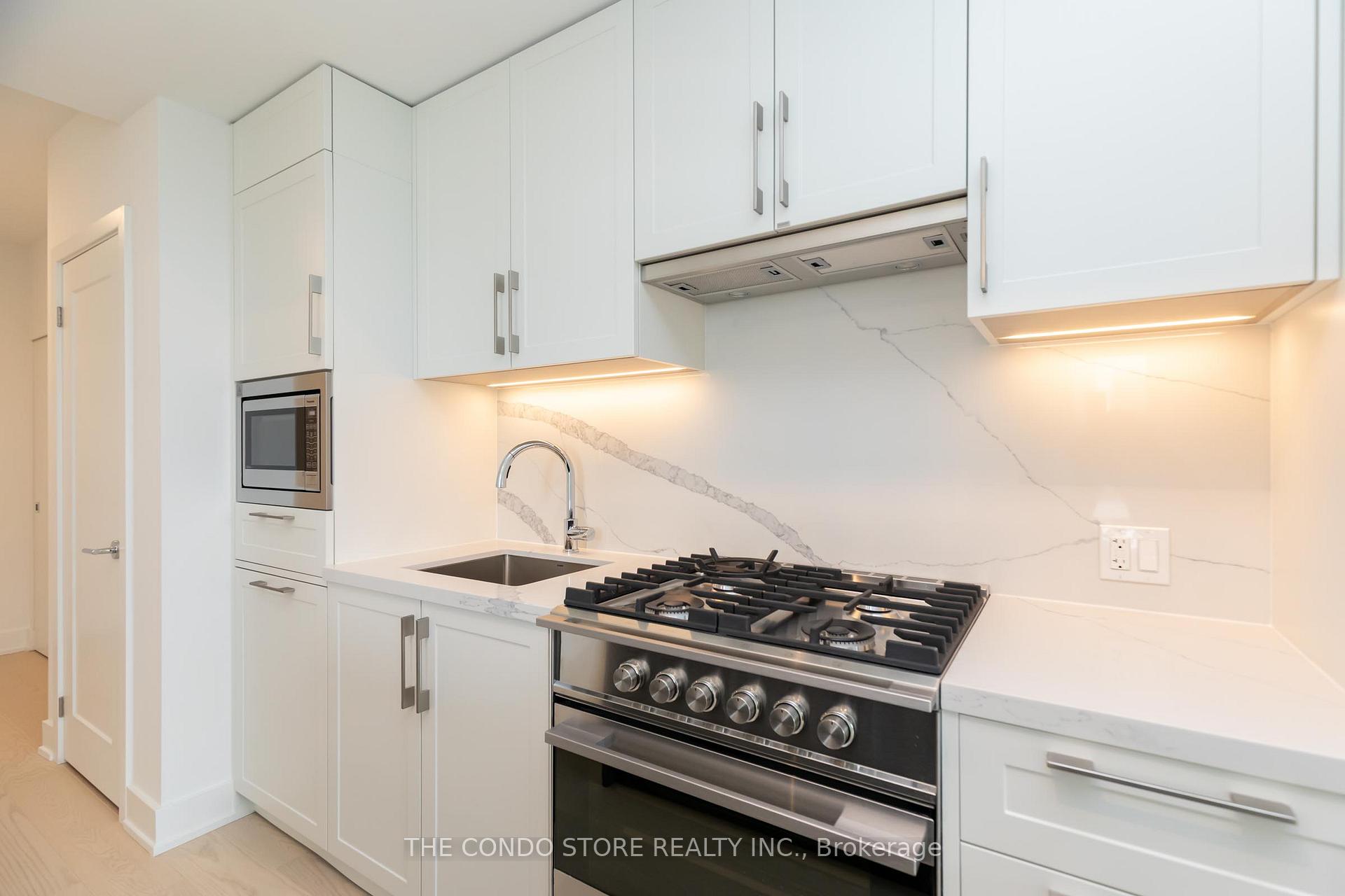 Photo 15 of Unit 707, 8 Manor Road W, Toronto, Yonge-Eglinton — HOMEH