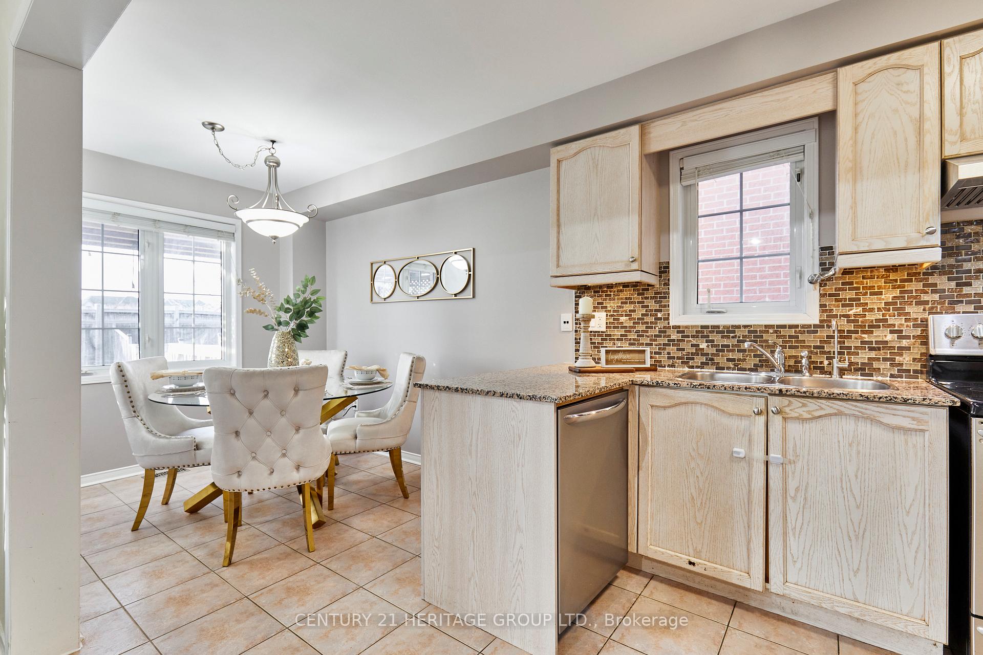 Photo 18 of 73 Rich Crescent, Whitby, Williamsburg — HOMEH
