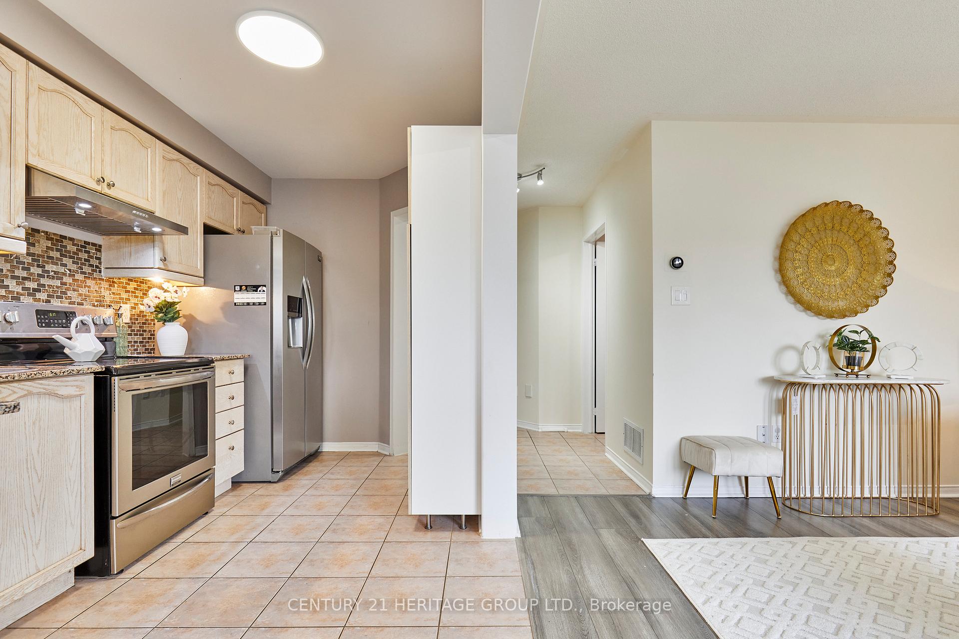 Photo 20 of 73 Rich Crescent, Whitby, Williamsburg — HOMEH
