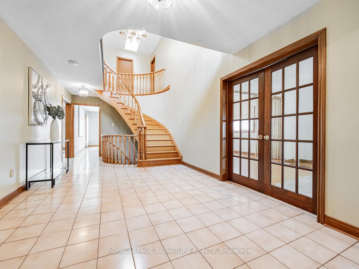 Photo 2 of 84 Jade Crescent, Vaughan, West Woodbridge — HOMEH