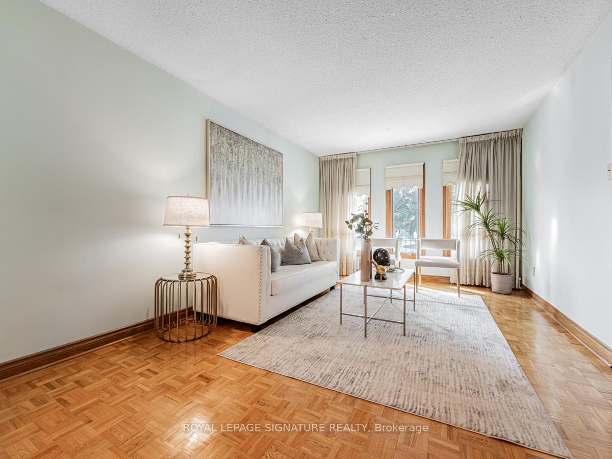 Photo 3 of 84 Jade Crescent, Vaughan, West Woodbridge — HOMEH