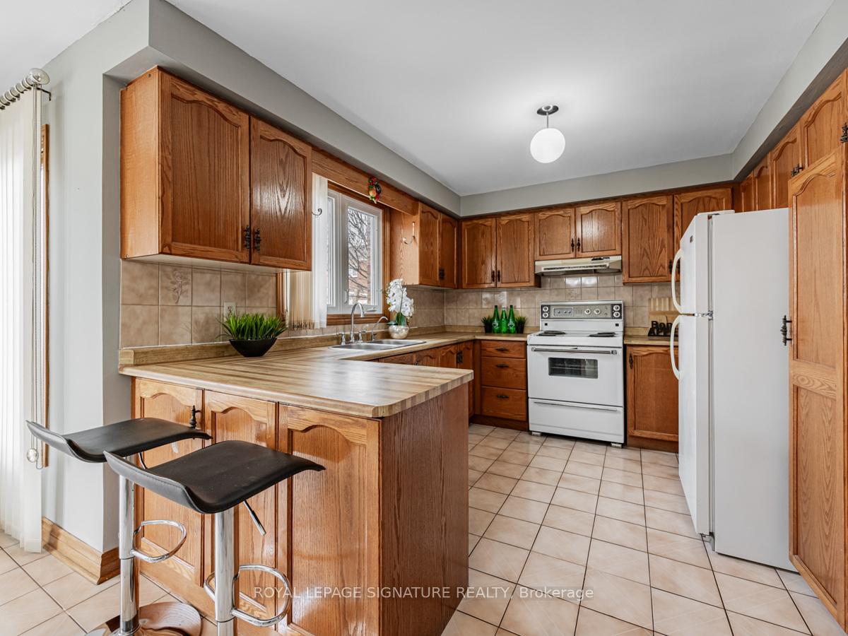 Photo 10 of 84 Jade Crescent, Vaughan, West Woodbridge — HOMEH