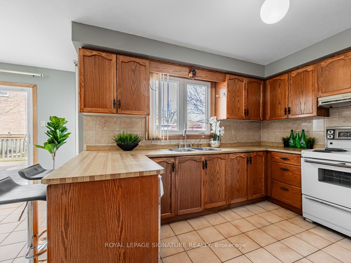 Photo 15 of 84 Jade Crescent, Vaughan, West Woodbridge — HOMEH