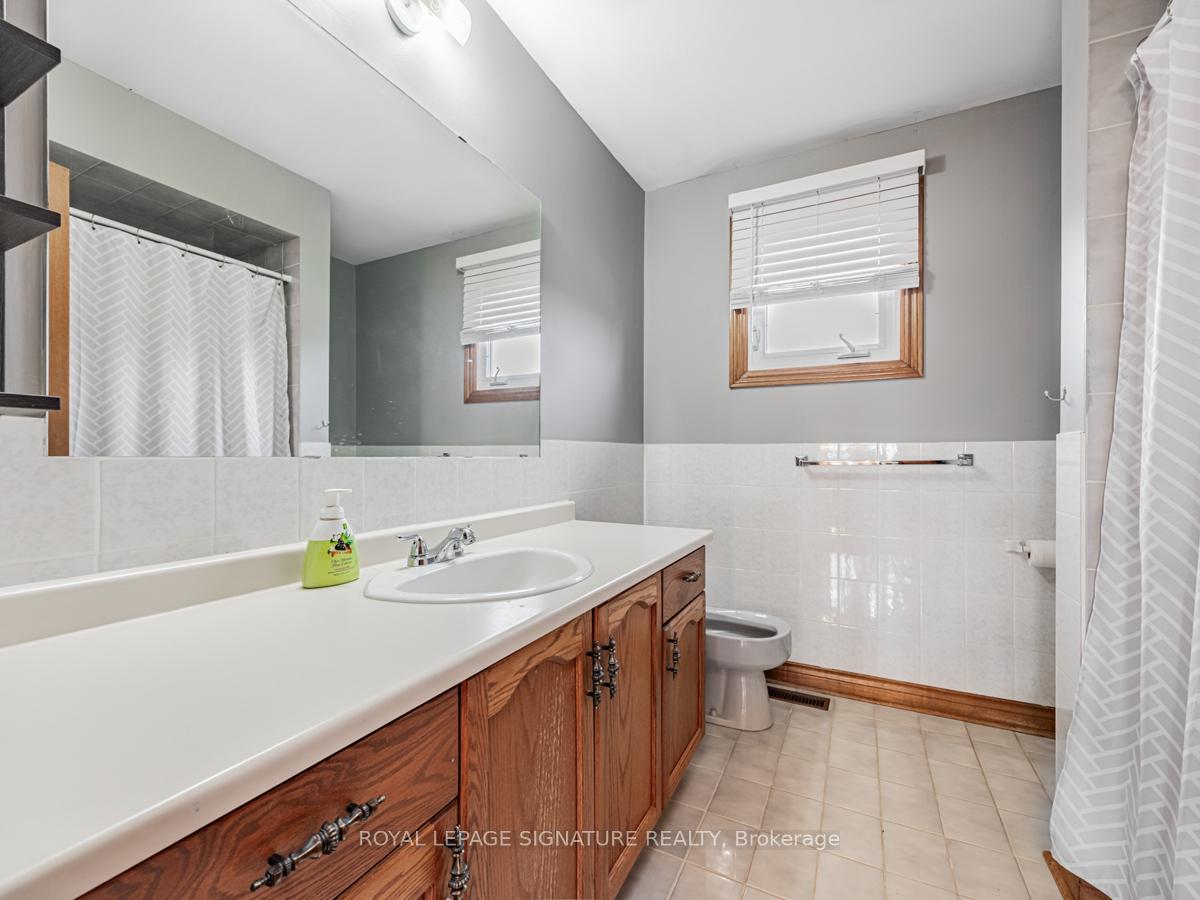 Photo 13 of 84 Jade Crescent, Vaughan, West Woodbridge — HOMEH