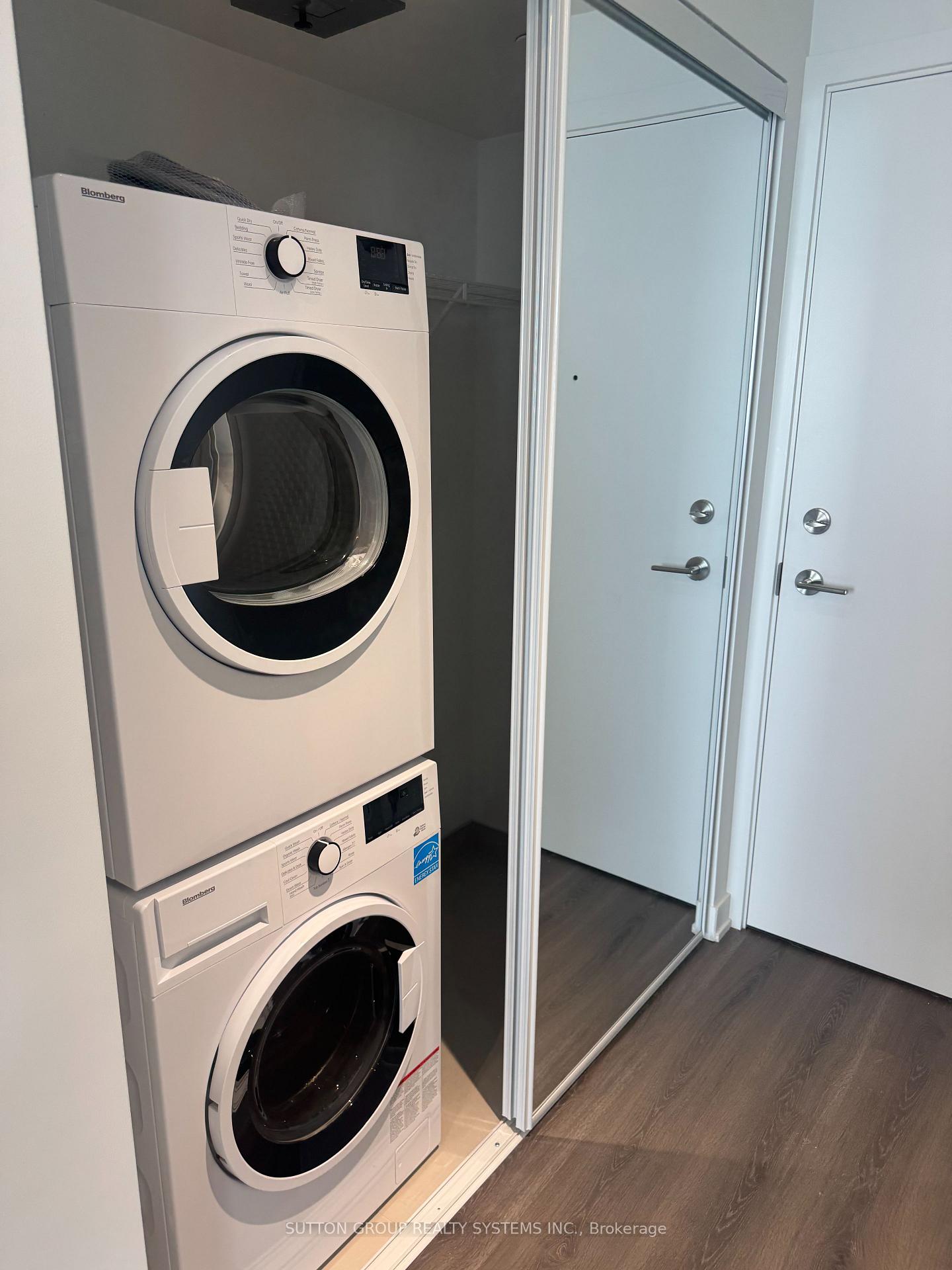 Photo 6 of Unit 5901, 8 Wellesley Street W, Toronto, Bay Street Corridor — HOMEH