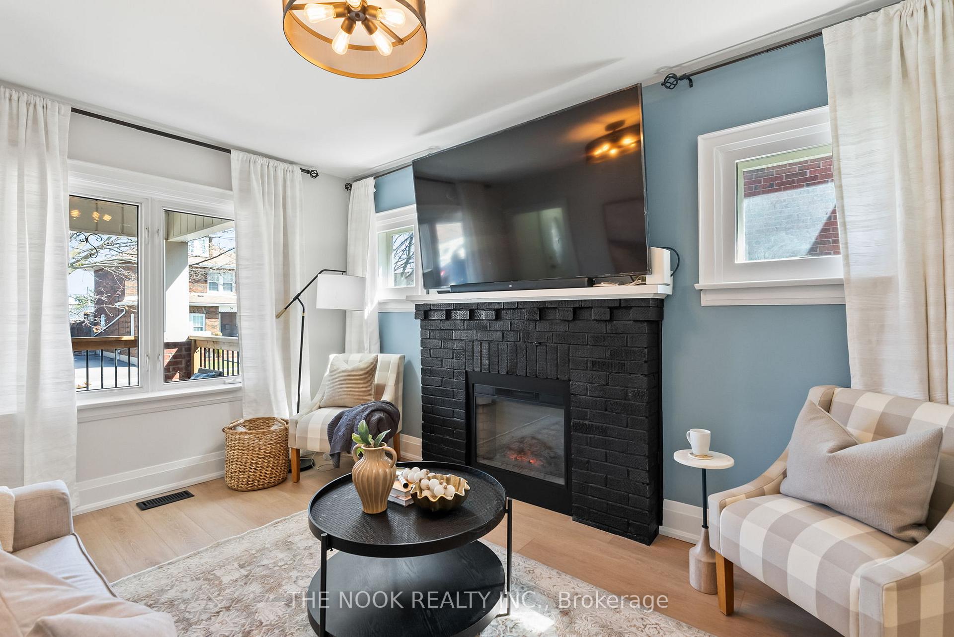 Photo 8 of 56 Warren Avenue, Oshawa, McLaughlin — HOMEH