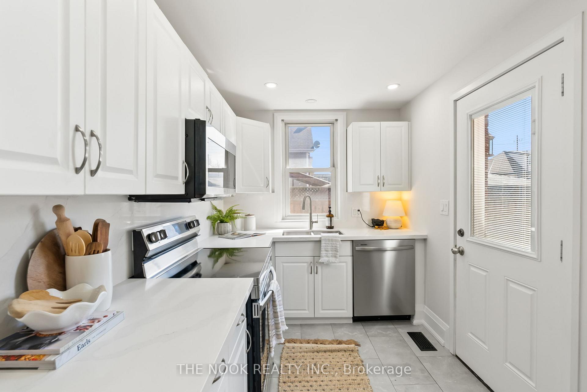 Photo 16 of 56 Warren Avenue, Oshawa, McLaughlin — HOMEH