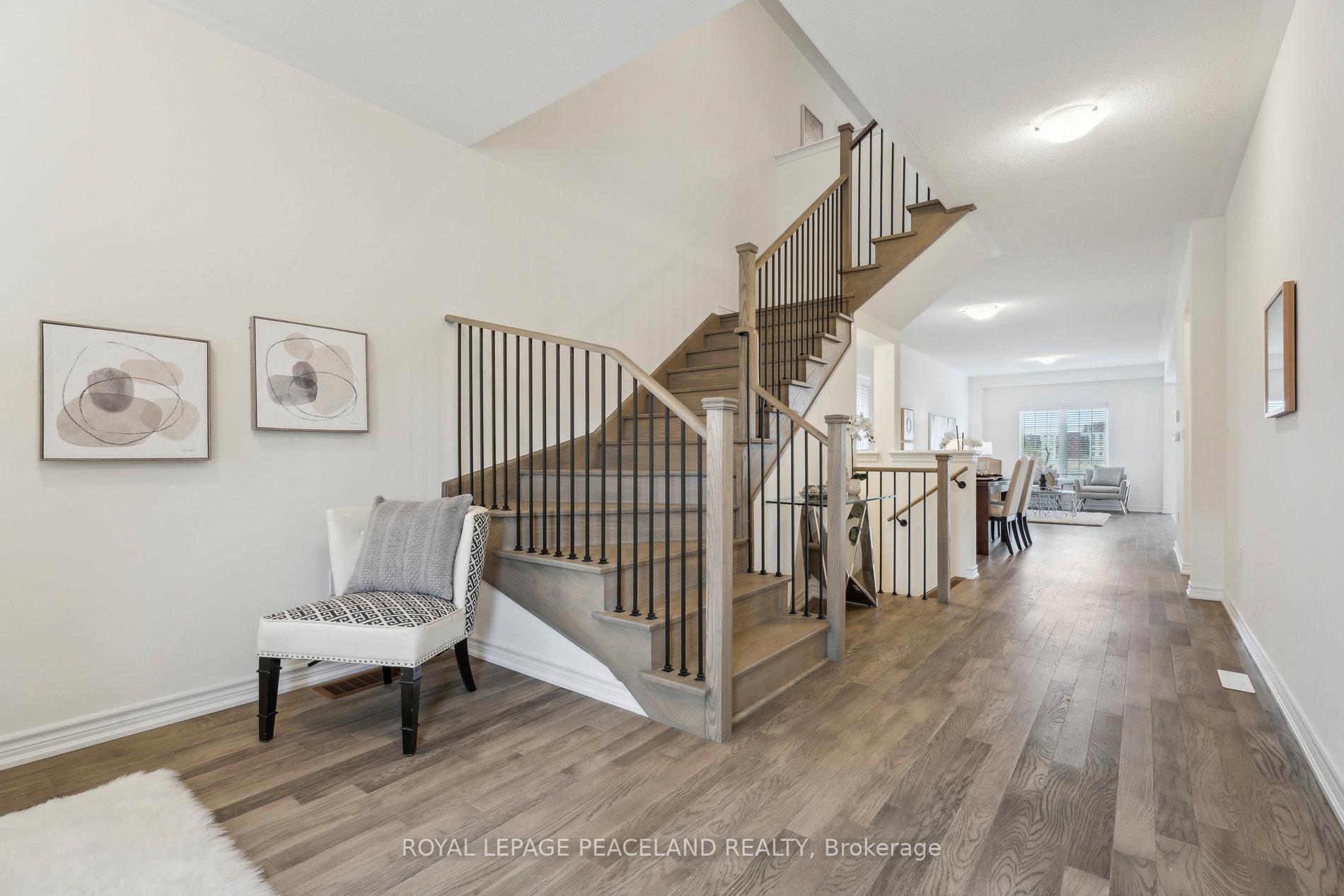 Photo 3 of 15 Harvest Crescent, Barrie, Rural Barrie Southeast — HOMEH