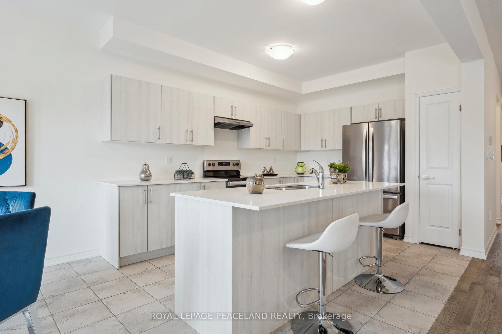 Photo 10 of 15 Harvest Crescent, Barrie, Rural Barrie Southeast — HOMEH