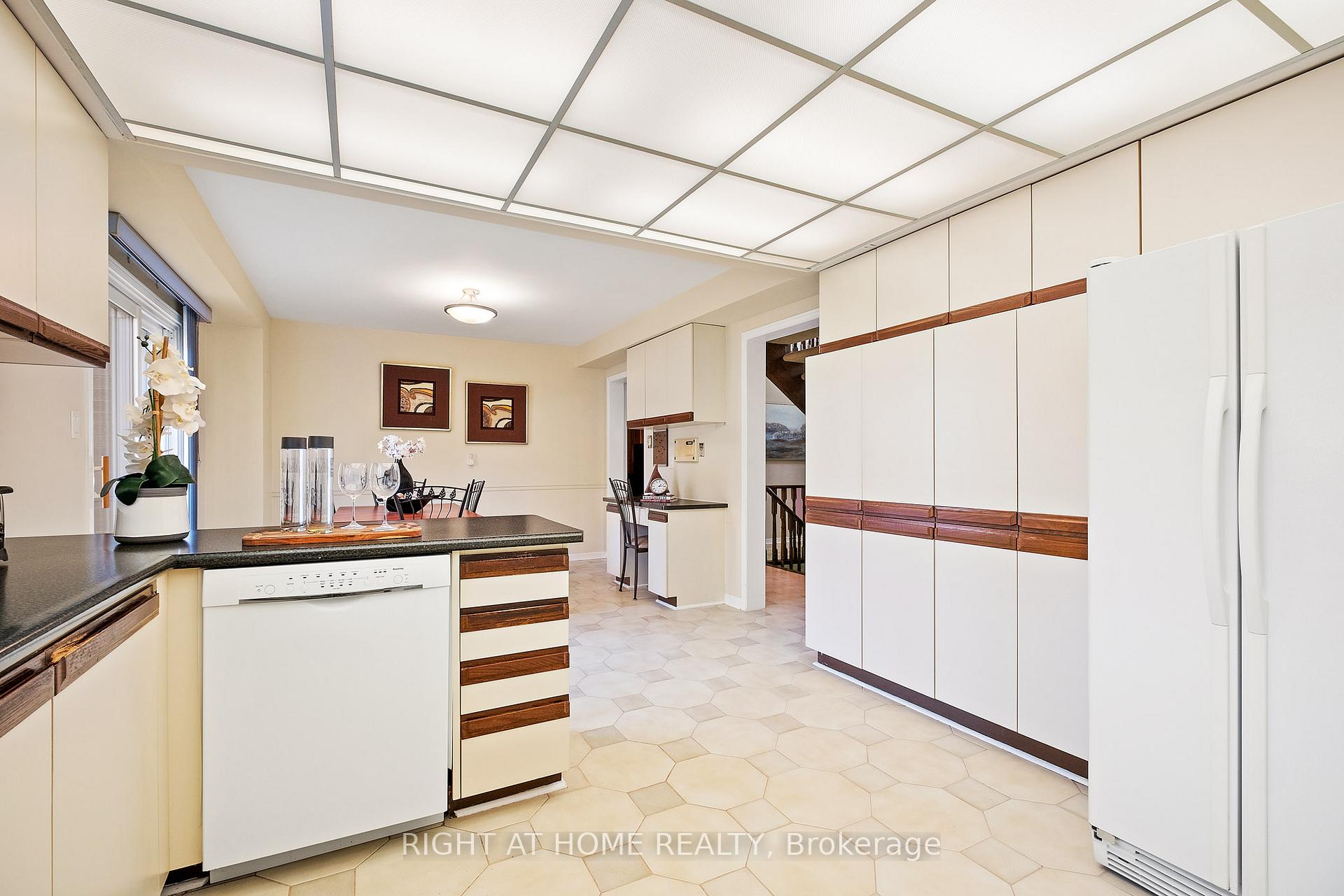Photo 6 of 30 Glendale Road, Markham, Thornlea — HOMEH