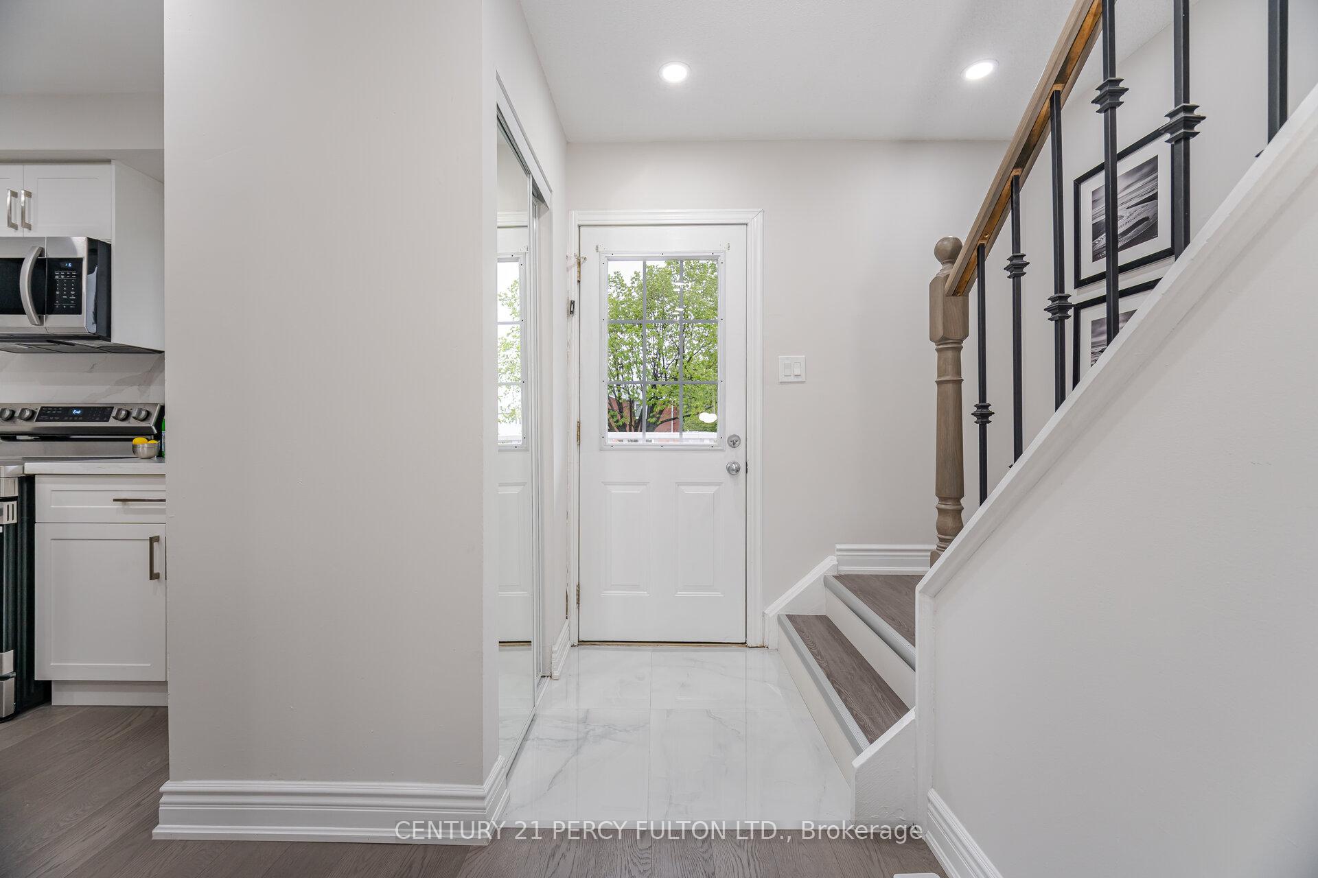 Photo 4 of 3 Chalmers Crescent, Ajax, Central — HOMEH