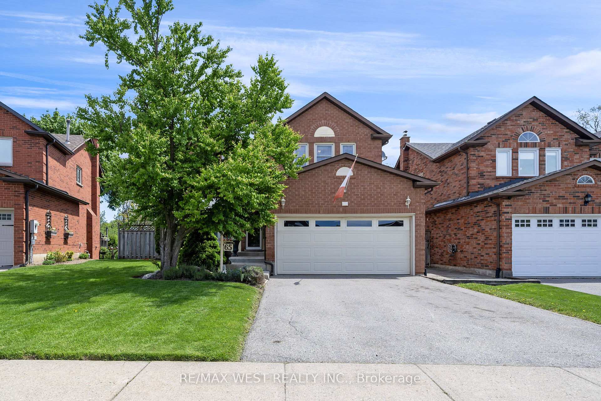 Photo 4 of 65 Belmont Crescent, Vaughan, Maple — HOMEH
