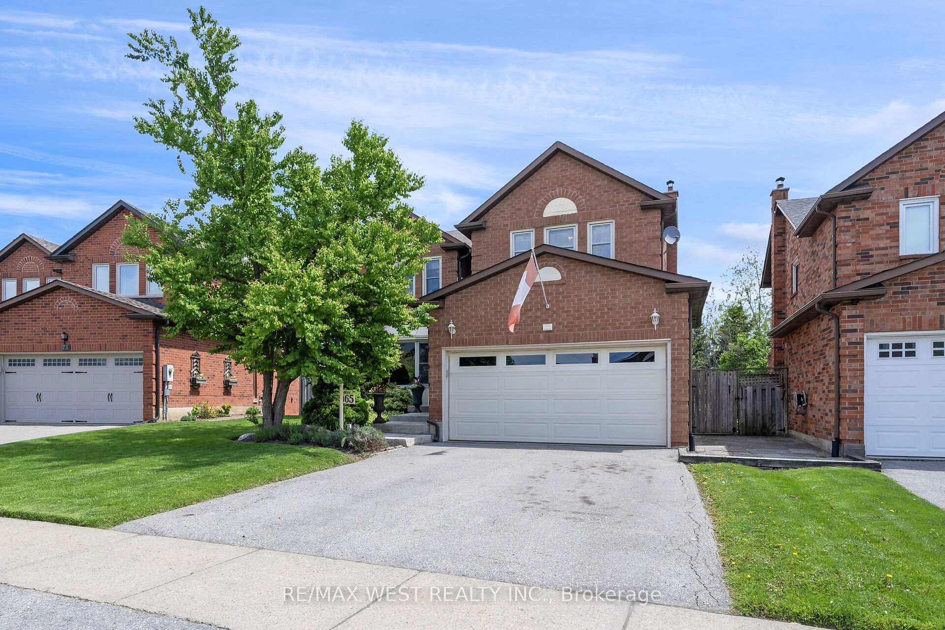 Photo 3 of 65 Belmont Crescent, Vaughan, Maple — HOMEH