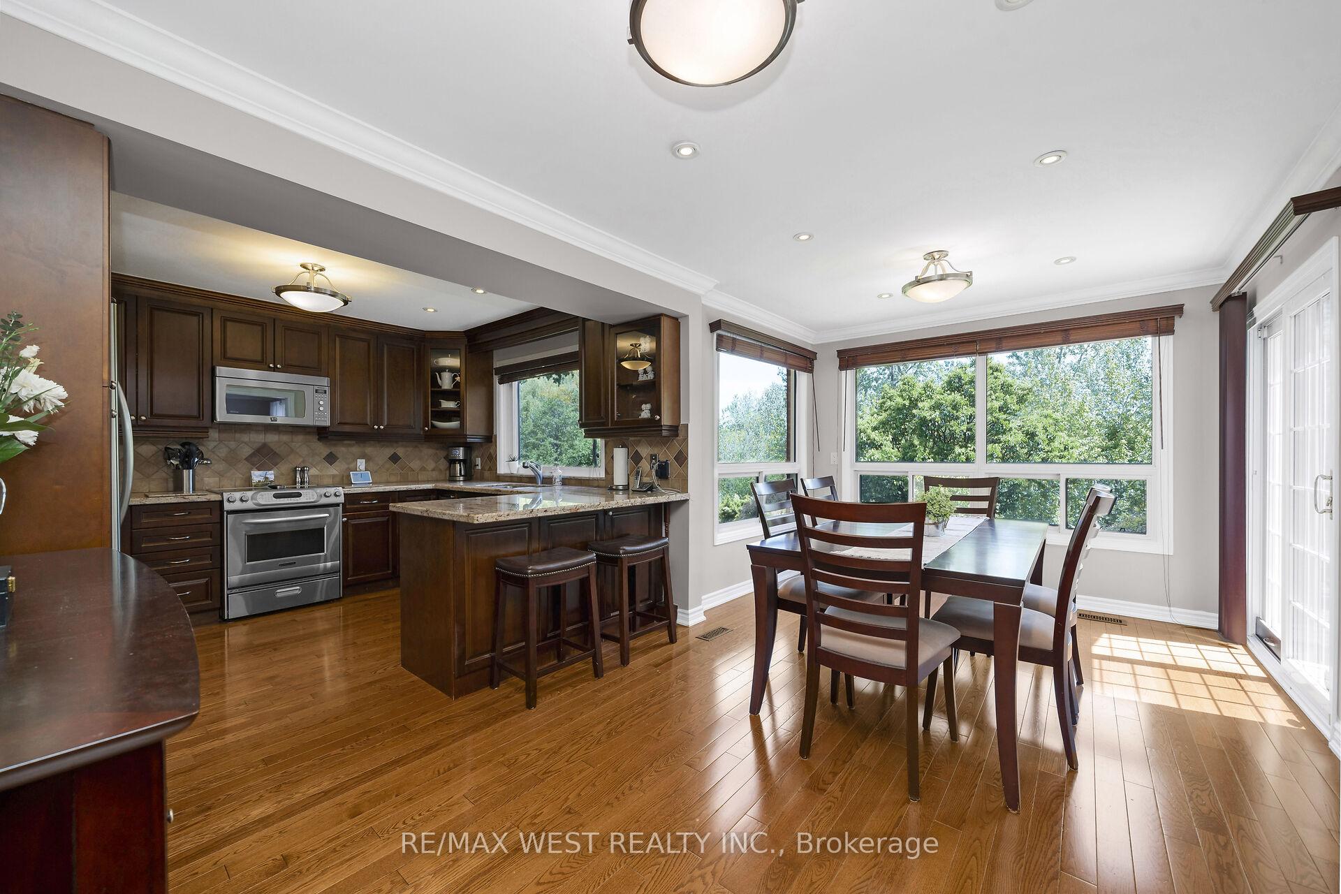 Photo 17 of 65 Belmont Crescent, Vaughan, Maple — HOMEH