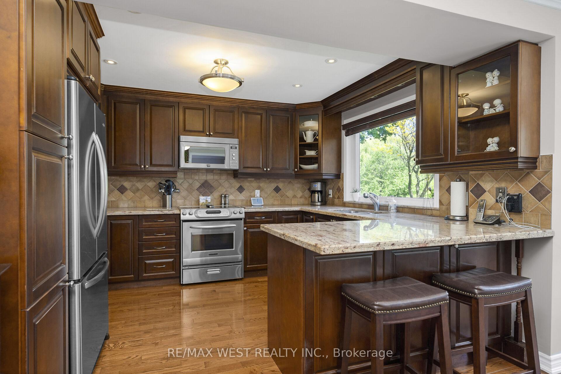 Photo 7 of 65 Belmont Crescent, Vaughan, Maple — HOMEH