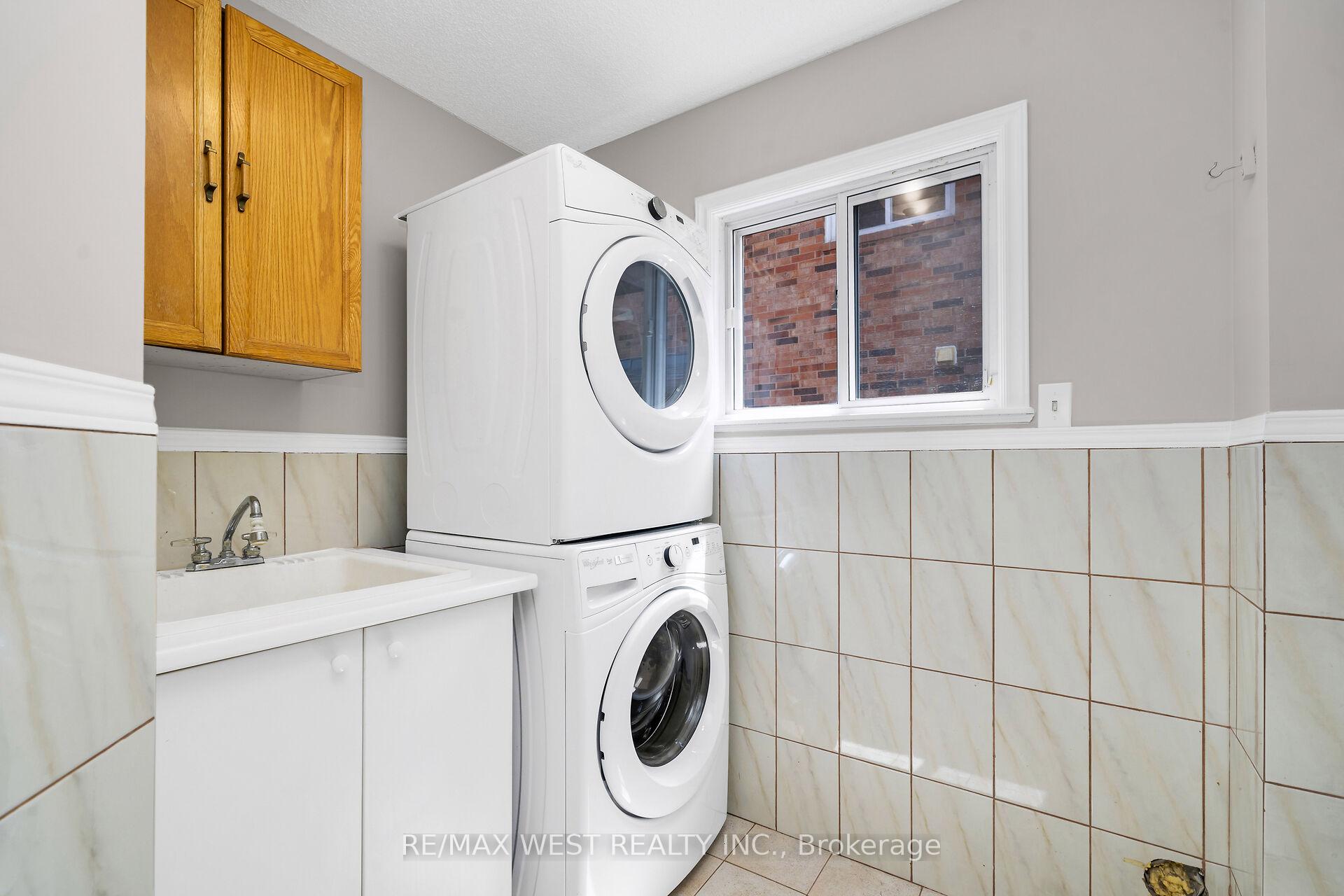 Photo 19 of 65 Belmont Crescent, Vaughan, Maple — HOMEH