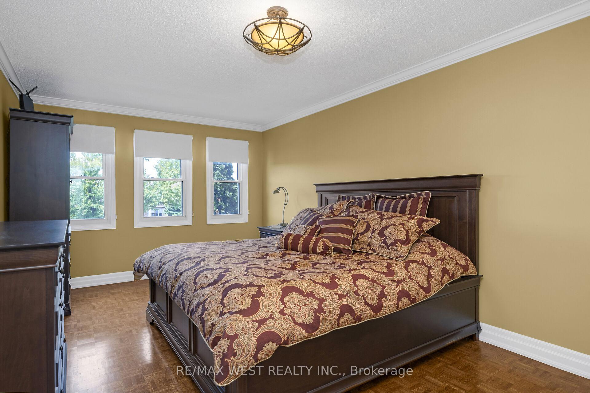 Photo 23 of 65 Belmont Crescent, Vaughan, Maple — HOMEH