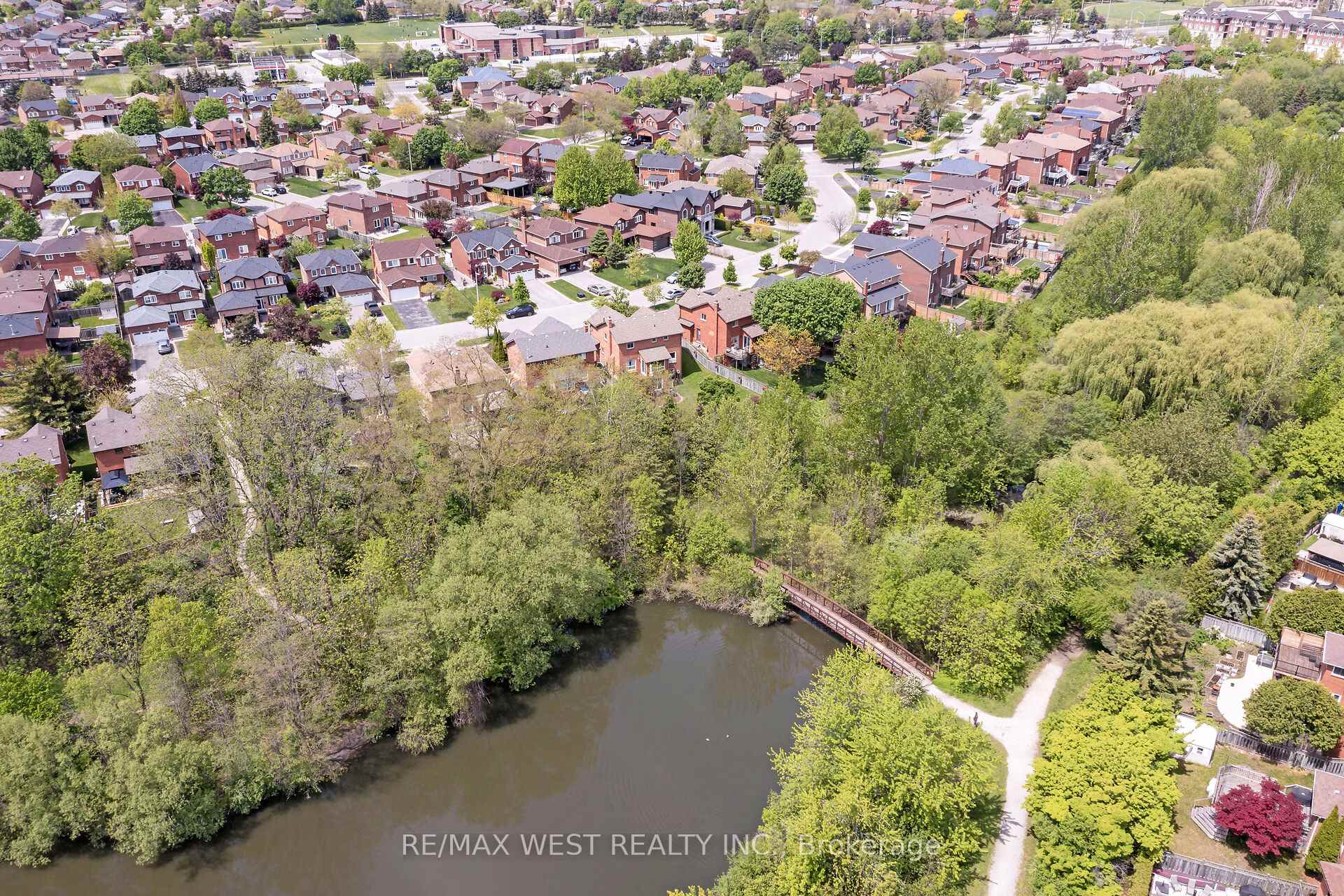 Photo 28 of 65 Belmont Crescent, Vaughan, Maple — HOMEH