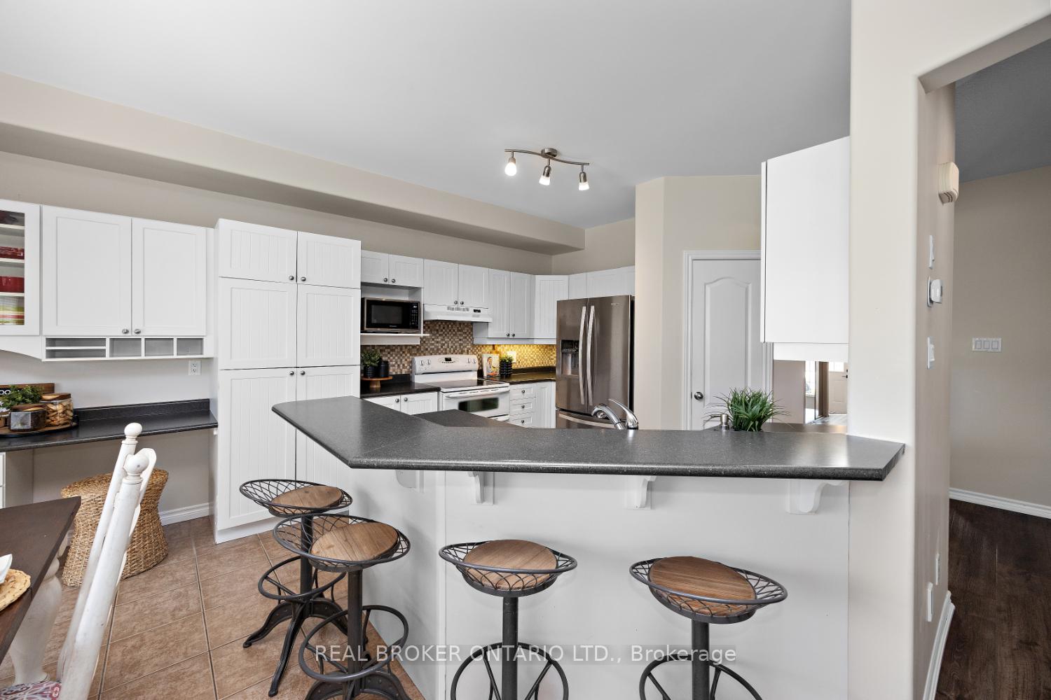 Photo 10 of 199 Fenning Drive, Clarington, Courtice — HOMEH