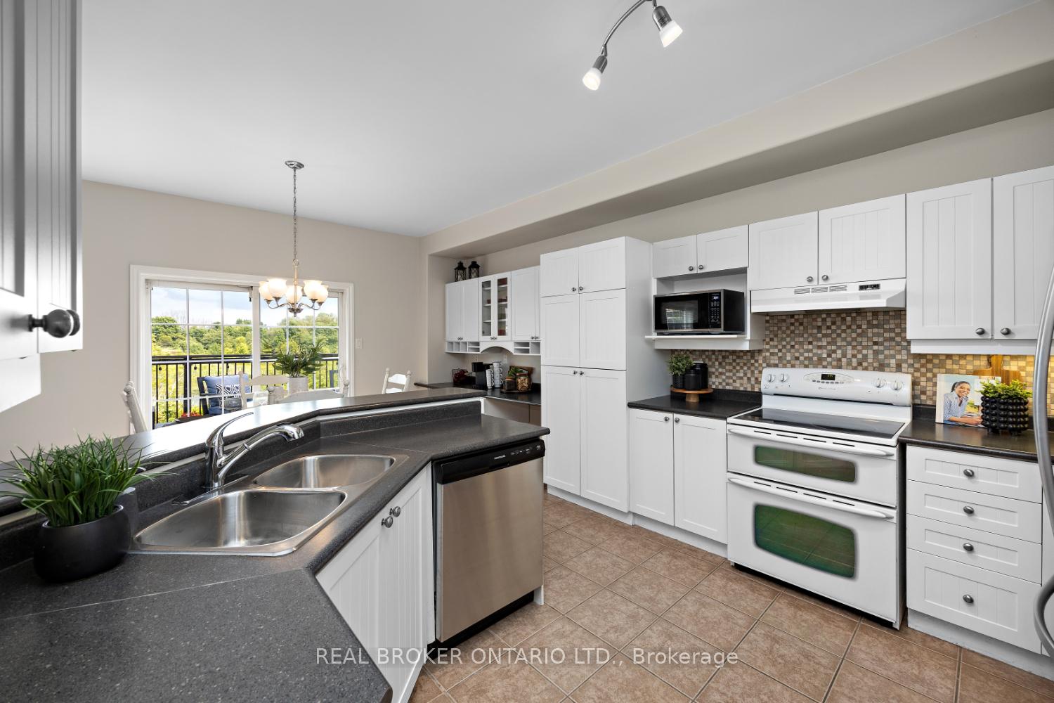 Photo 11 of 199 Fenning Drive, Clarington, Courtice — HOMEH