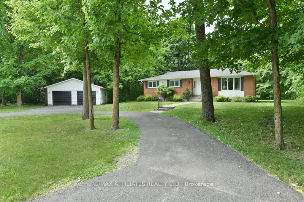 Photo 2 of 515 Bridge Street, Carleton Place — HOMEH