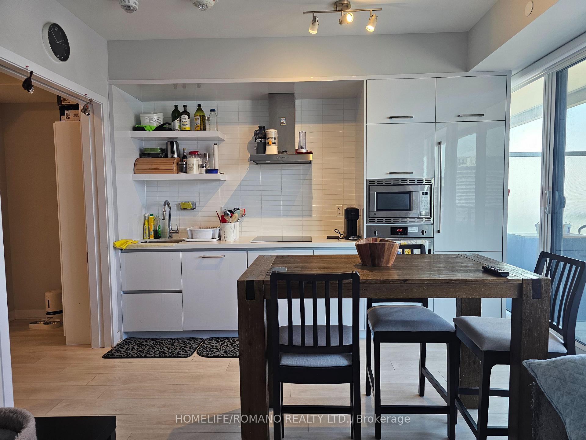 Photo 3 of Unit 3311, 2221 Yonge Street, Toronto, Mount Pleasant West — HOMEH