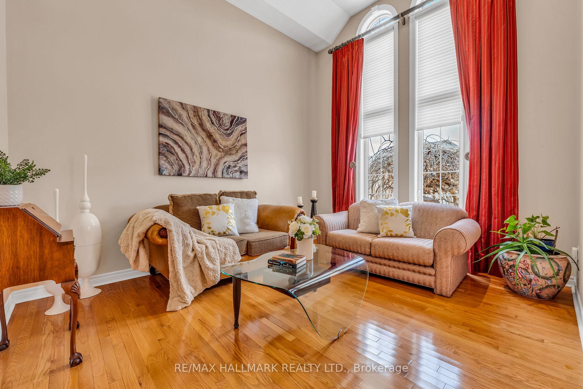 Photo 2 of 26 Chalone Crescent, Vaughan, Sonoma Heights — HOMEH