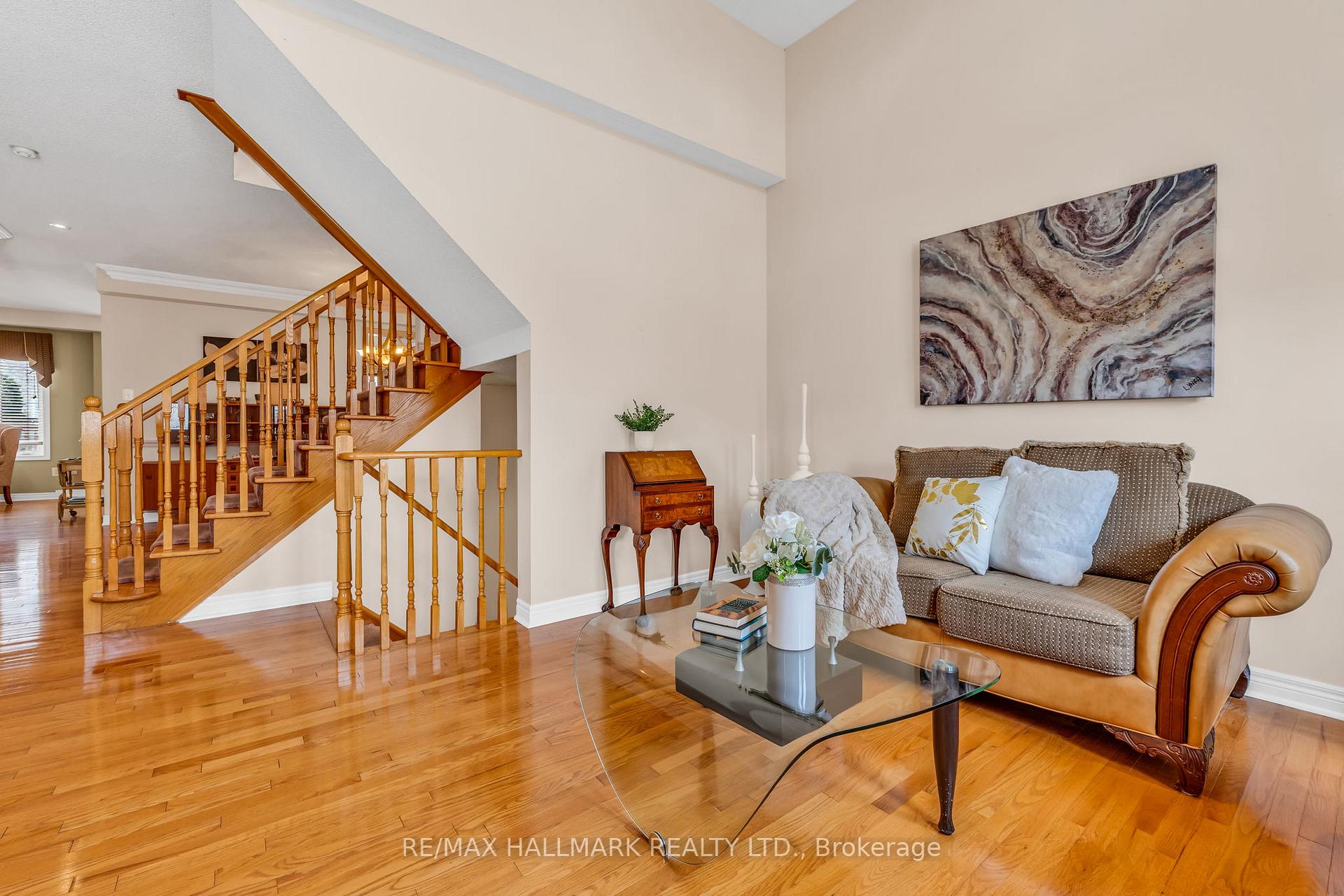 Photo 13 of 26 Chalone Crescent, Vaughan, Sonoma Heights — HOMEH