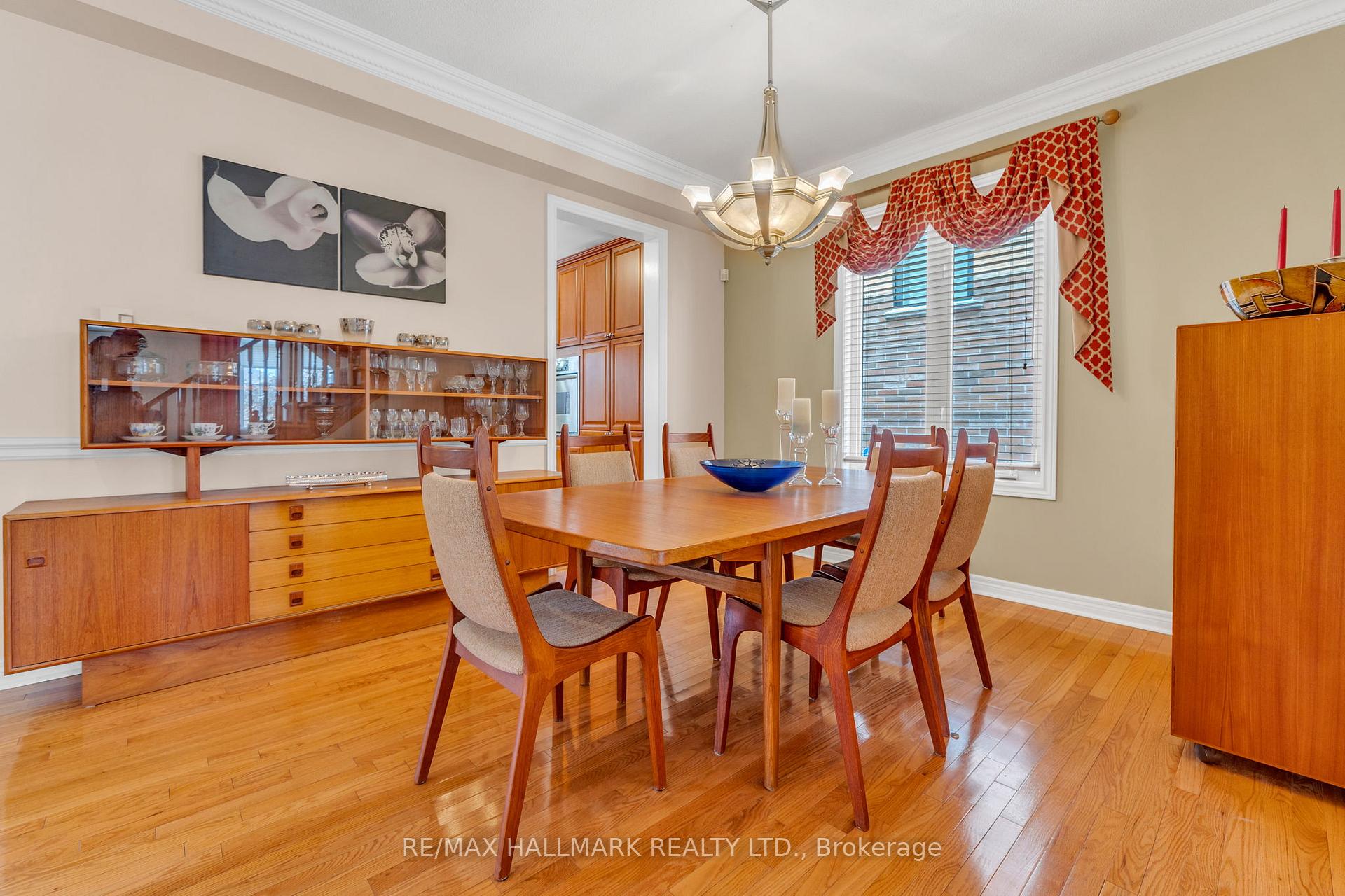 Photo 5 of 26 Chalone Crescent, Vaughan, Sonoma Heights — HOMEH