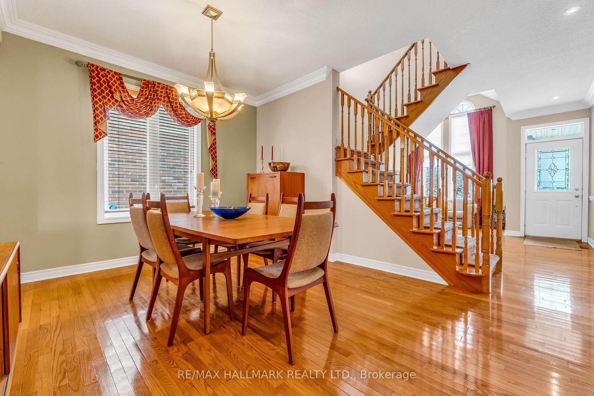 Photo 8 of 26 Chalone Crescent, Vaughan, Sonoma Heights — HOMEH