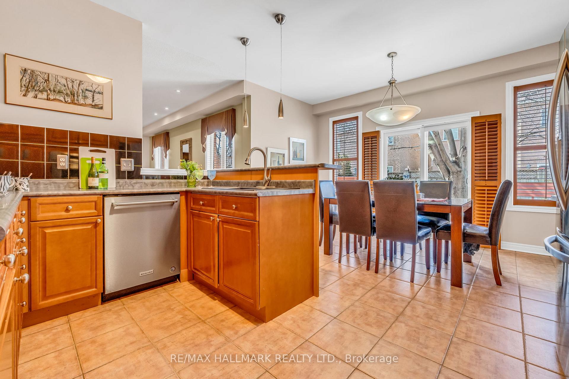 Photo 3 of 26 Chalone Crescent, Vaughan, Sonoma Heights — HOMEH