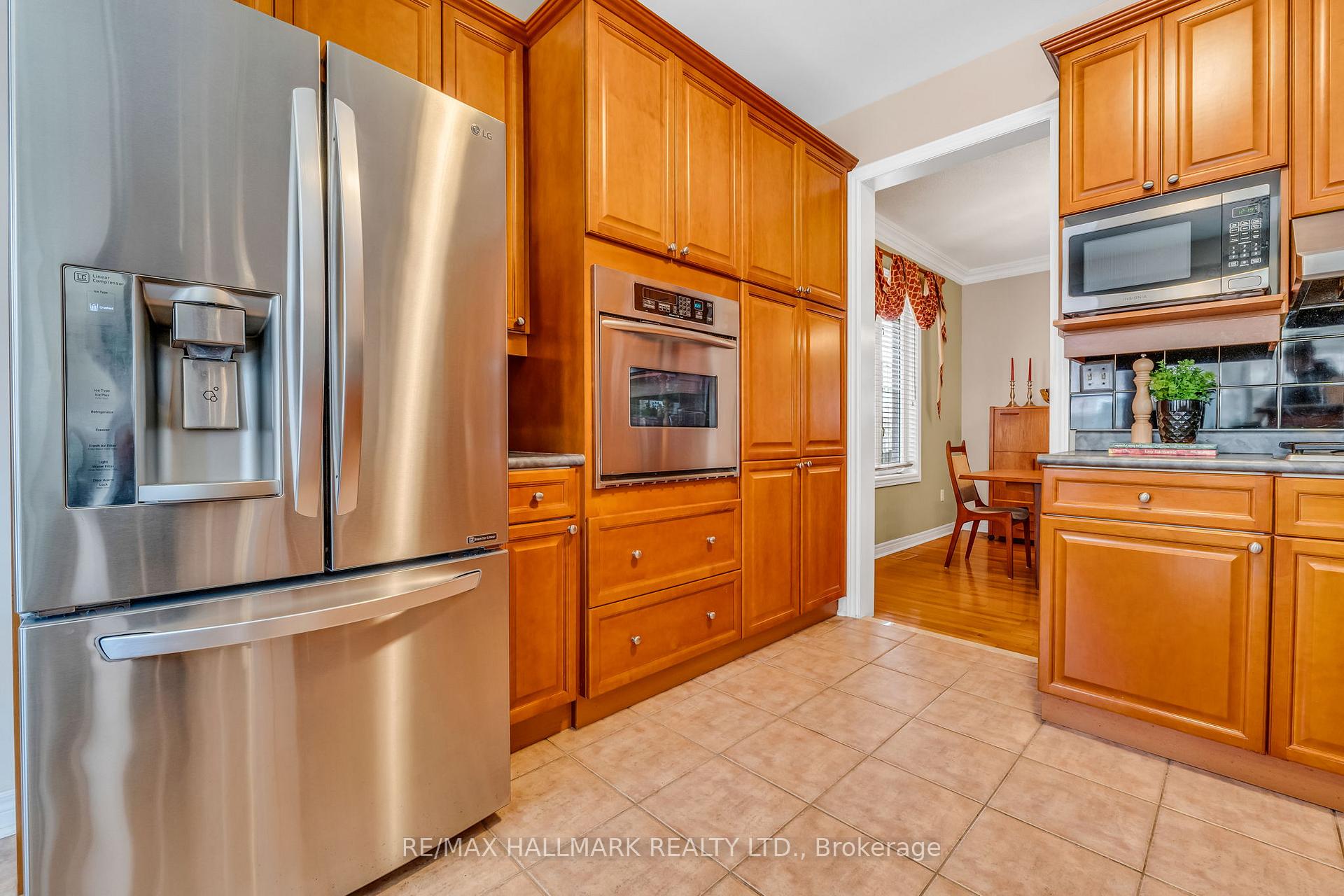 Photo 4 of 26 Chalone Crescent, Vaughan, Sonoma Heights — HOMEH