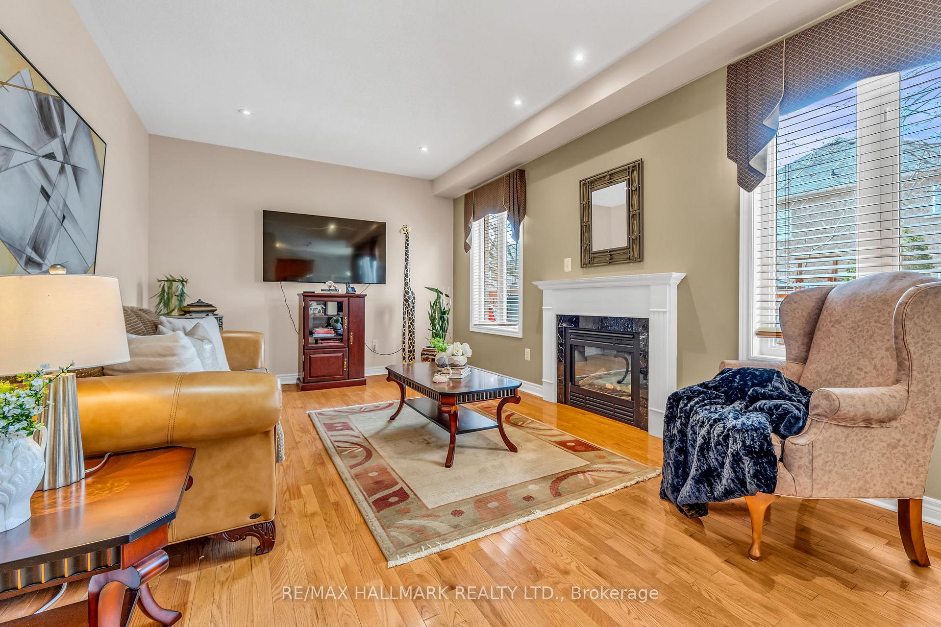 Photo 14 of 26 Chalone Crescent, Vaughan, Sonoma Heights — HOMEH