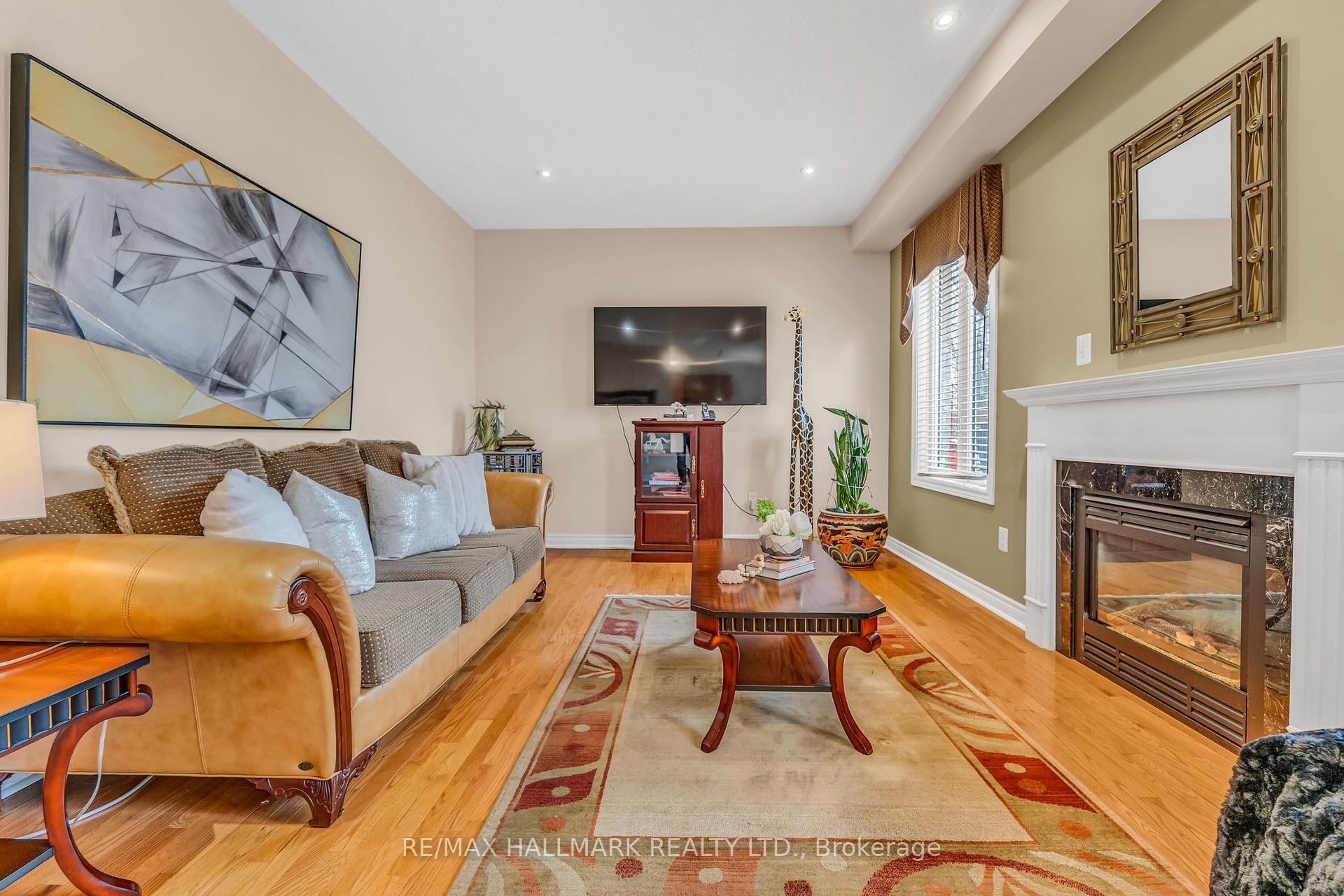 Photo 11 of 26 Chalone Crescent, Vaughan, Sonoma Heights — HOMEH