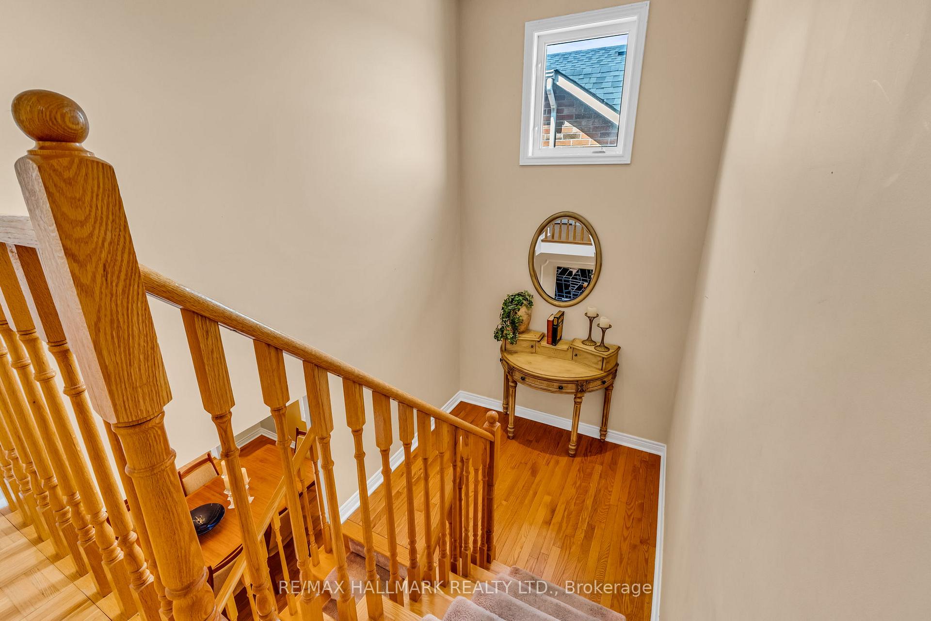 Photo 16 of 26 Chalone Crescent, Vaughan, Sonoma Heights — HOMEH