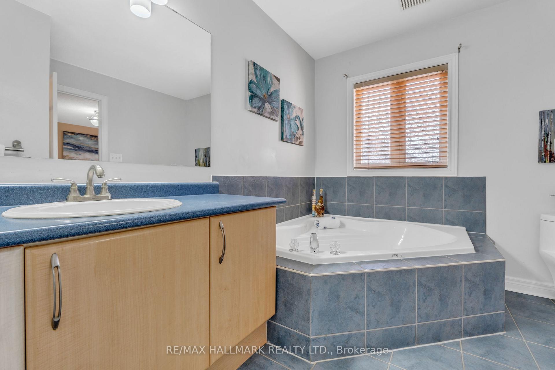 Photo 15 of 26 Chalone Crescent, Vaughan, Sonoma Heights — HOMEH