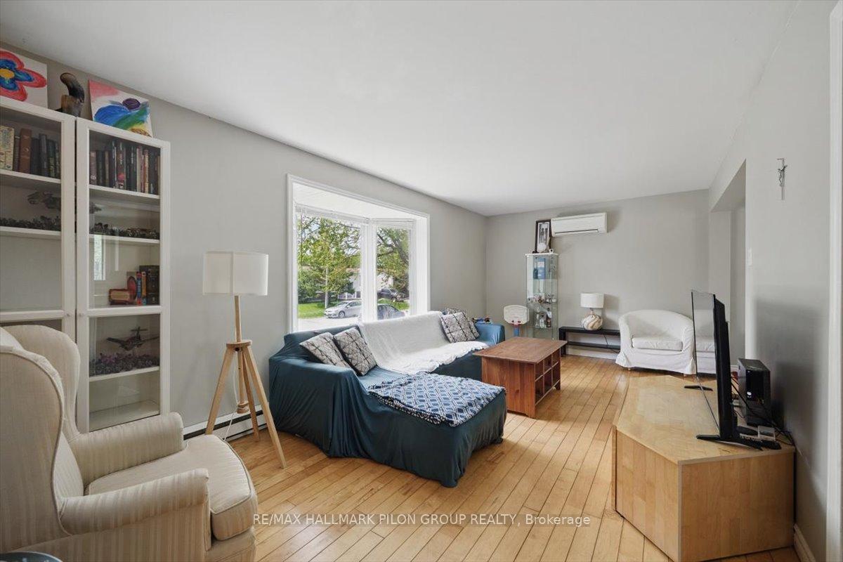 Photo 15 of 33 Woodwind Crescent, Ottawa, Fringewood — HOMEH