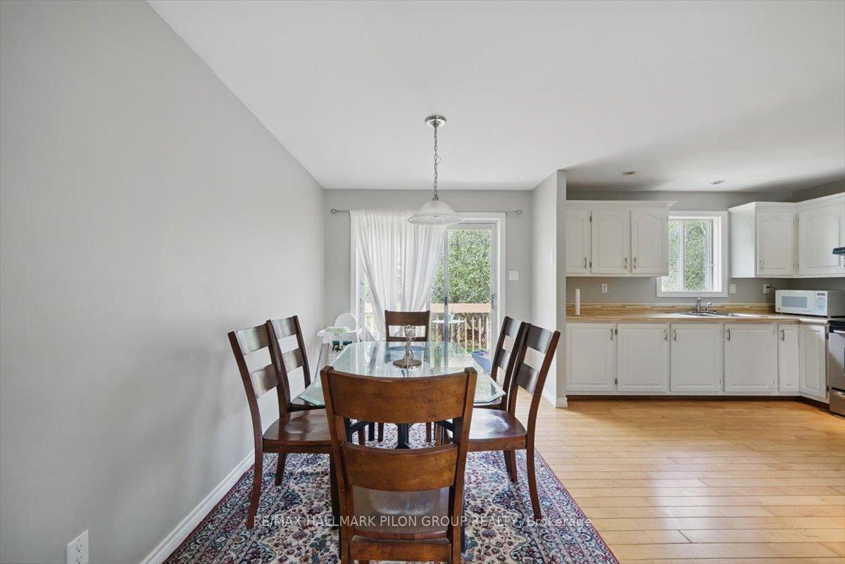 Photo 19 of 33 Woodwind Crescent, Ottawa, Fringewood — HOMEH