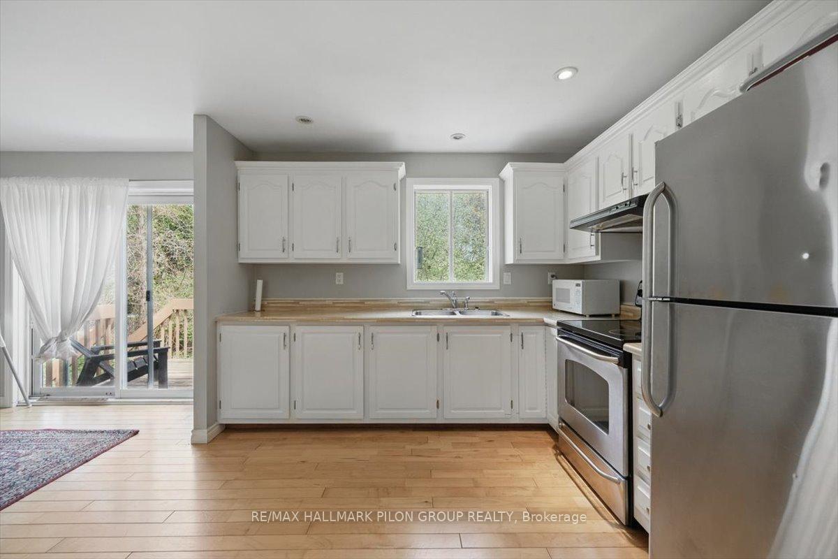 Photo 4 of 33 Woodwind Crescent, Ottawa, Fringewood — HOMEH
