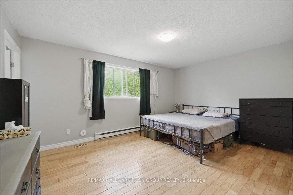 Photo 11 of 33 Woodwind Crescent, Ottawa, Fringewood — HOMEH