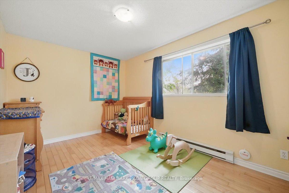 Photo 2 of 33 Woodwind Crescent, Ottawa, Fringewood — HOMEH