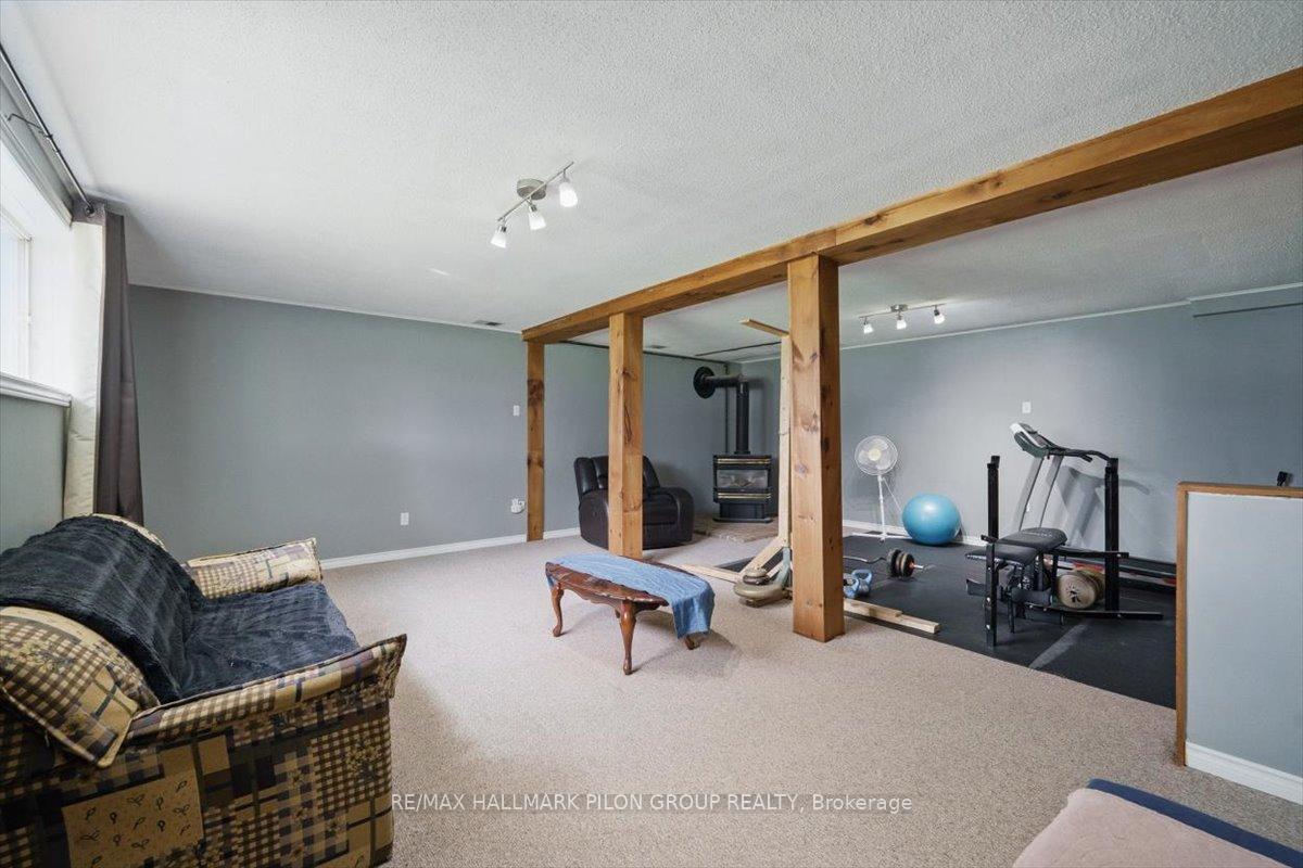 Photo 9 of 33 Woodwind Crescent, Ottawa, Fringewood — HOMEH